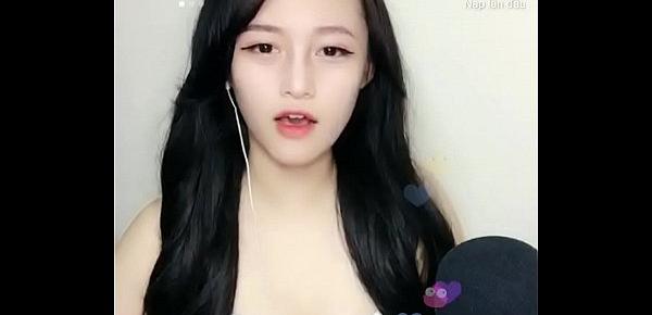  Asian girl livestream Uplive